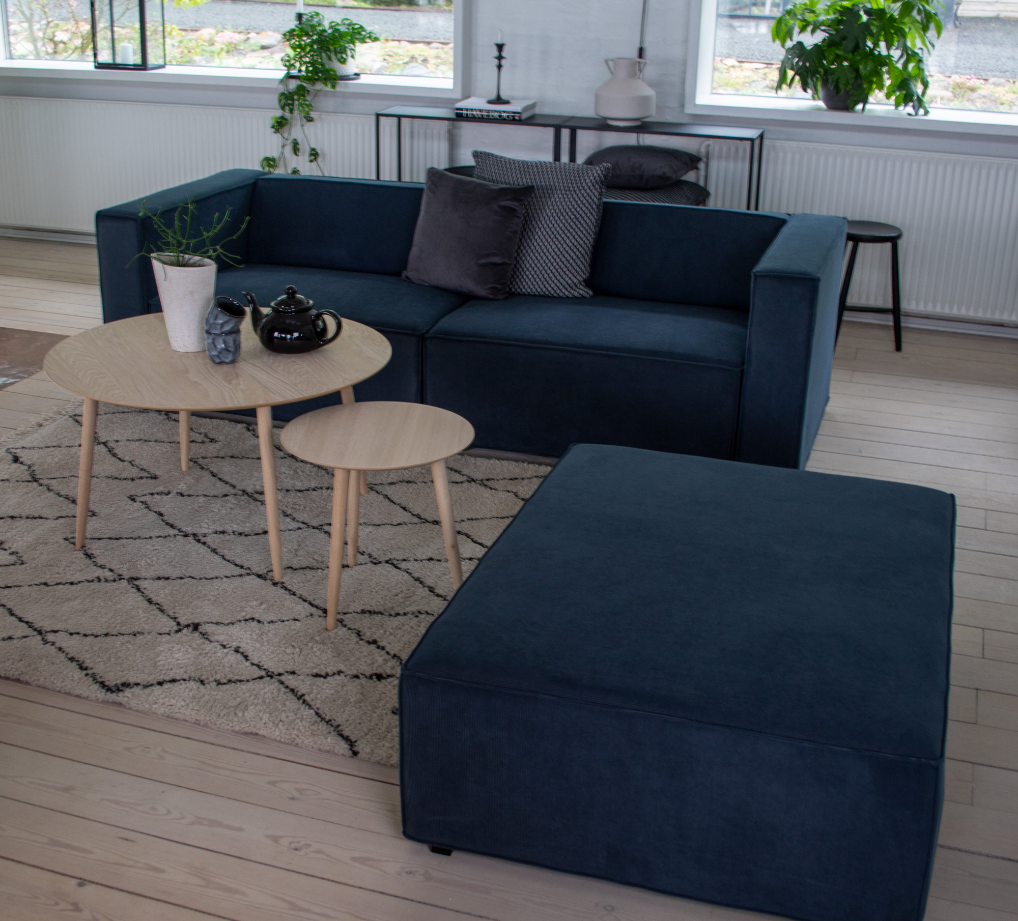 Hermann 3 Pers. Sofa M. Puf, Blå Smalriflet Fløjl 3 Hermann 3 Pers. Sofa M. Puf, Blå Smalriflet Fløjl